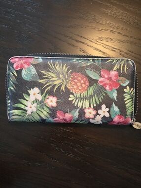 Happy Wahine "Pineapple Vintage" All-around Zipper Wallet Black/ Multi Colours